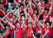 米兰,-振奋人心的比赛，球迷热情高涨