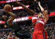 米兰真人-火箭客场逆转黄蜂结束两连败