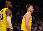 米兰体育app-詹姆斯独得32分，湖人主场击败公牛