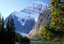 米兰体育官网-雨夜鏖战抢下黄金1分！大连人客场逼平深圳佳兆业，保级生死线惊现曙光