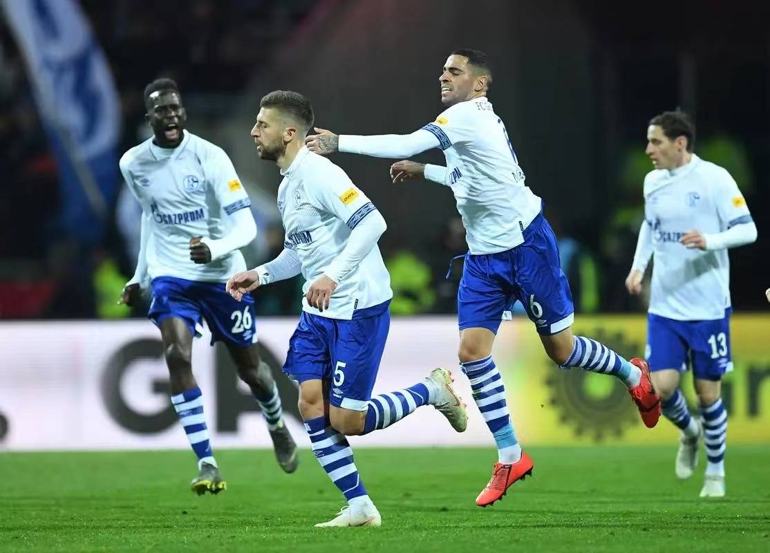 关于沙尔克客场挺进，德甲保级形势稍有好转的信息