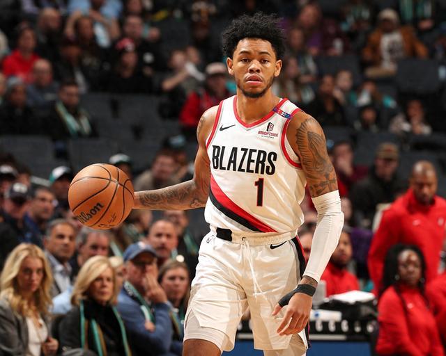 76人擒下热火队，西蒙斯完美表现