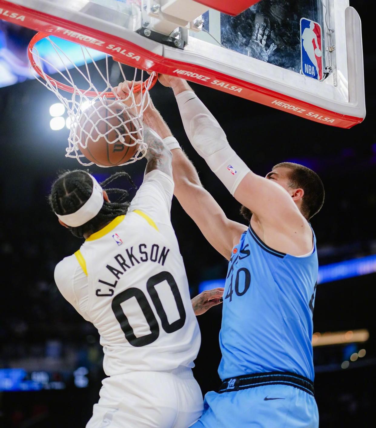 太阳擒下快船，保罗掌控比赛局面