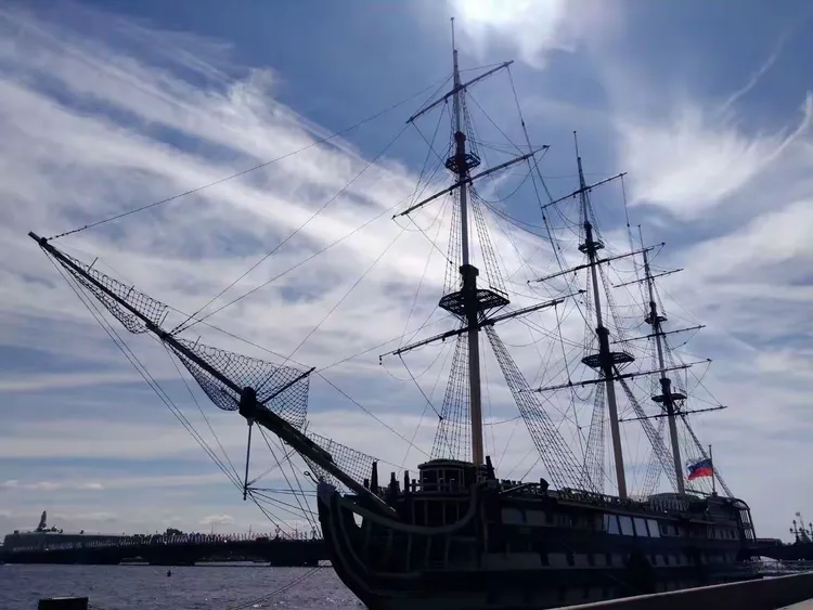 包含新西兰帆船选手彼得·伯林首夺奥运会金牌的词条